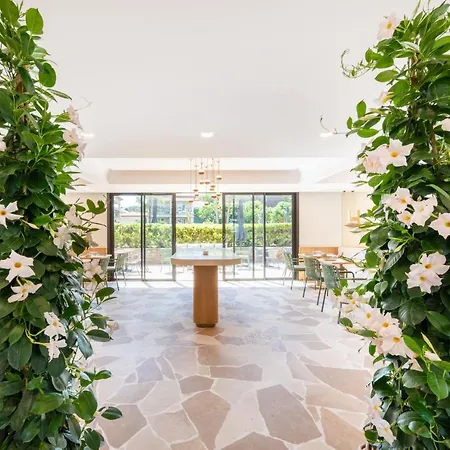 Hotell Brin D'azur - Tropez